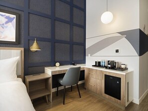 Premium bedding, in-room safe, desk, iron/ironing board - Hotel De Point (College Point)