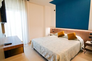 Quarto casal design | 1 quarto, frigobar, cofres nos quartos, escrivaninha