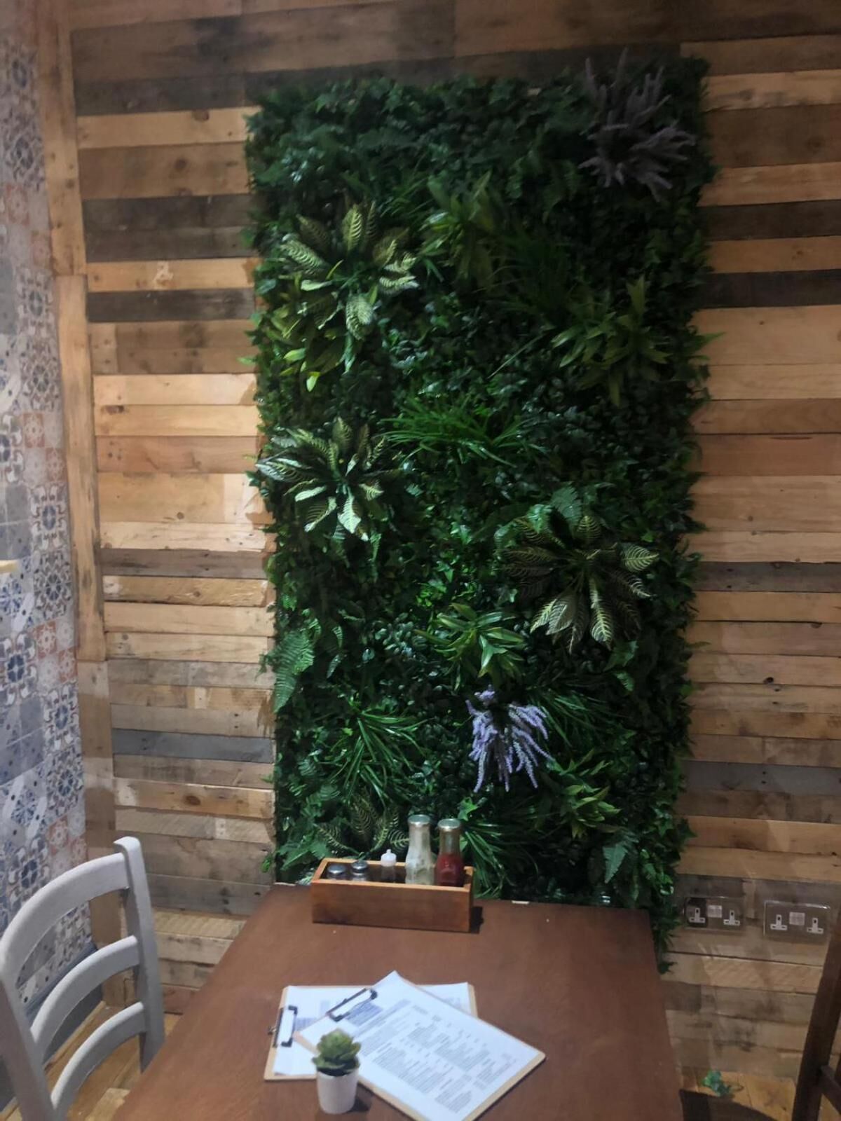 تقديم الإفطار والغداء والعشاء