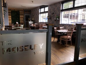 Breakfast, lunch and dinner served  - The Moseley Arms (Birmingham)