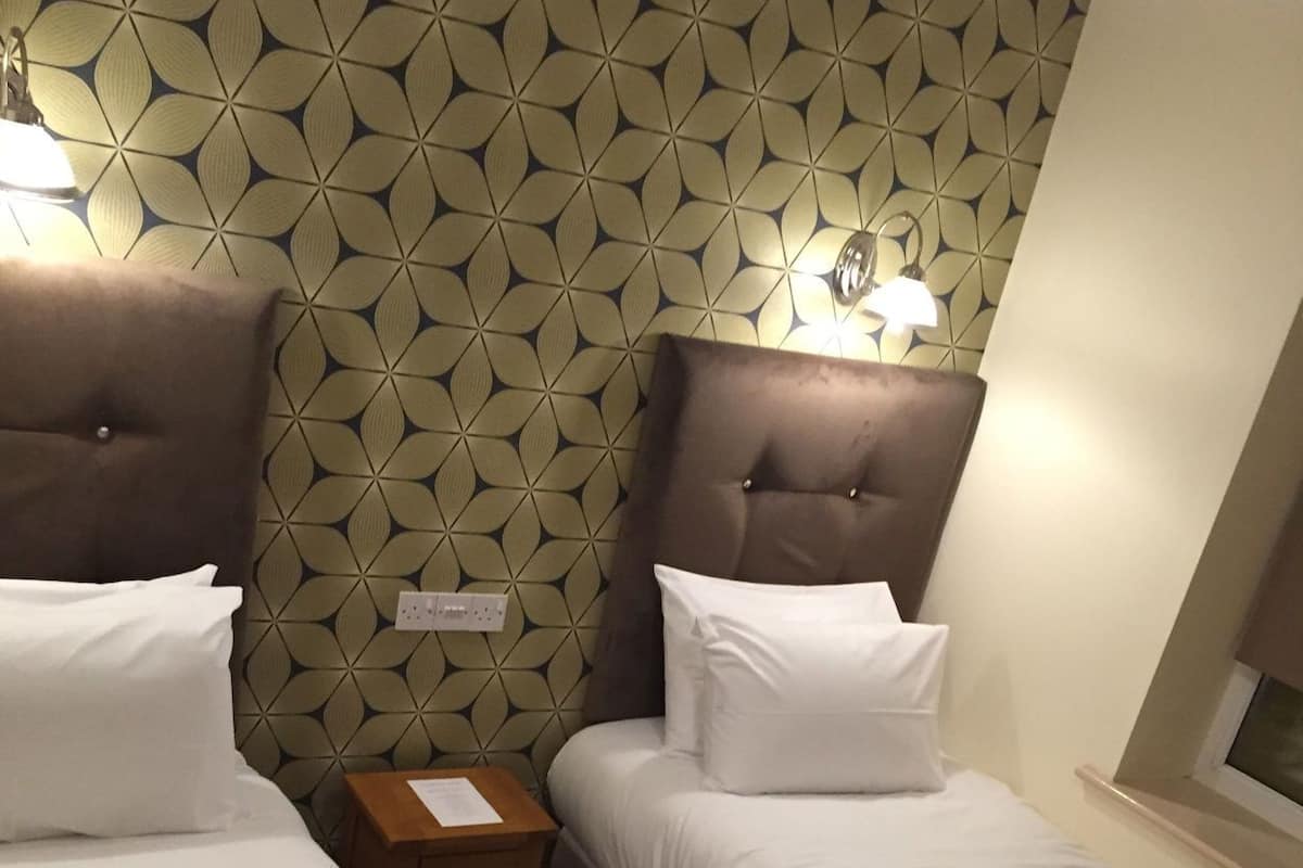 Premium bedding, desk, iron/ironing board, cribs/infant beds