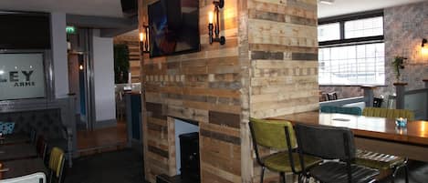 Breakfast, lunch and dinner served