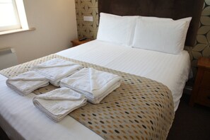 Premium bedding, desk, iron/ironing board, cots/infant beds - The Moseley Arms (Birmingham)