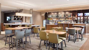 Desayuno a la carta todos los días (con cargo)