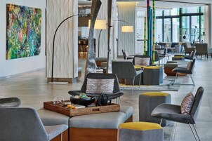 2 bars/lounges, rooftop bar, lobby lounge