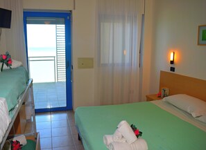 Minibar, una cassaforte in camera, una scrivania, postazione laptop