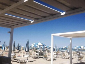 Una playa cerca
