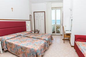 雙人或雙床房, 露台 | 房內夾萬、書桌、嬰兒床 (收費)、摺床/加床 (收費)