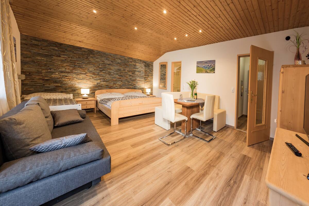 Comfort Apartment, Multiple Beds | 1 bedroom, iron/ironing board, cribs (free), WiFi (free)
