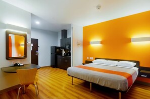 Deluxe Room, 1 King Bed, Non Smoking, Kitchenette | Private kitchen - Motel 6 Midland, TX (Midland)