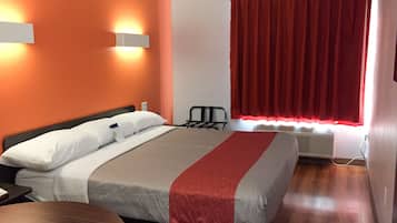 デスク、WiFi (無料)、ベッドシーツ