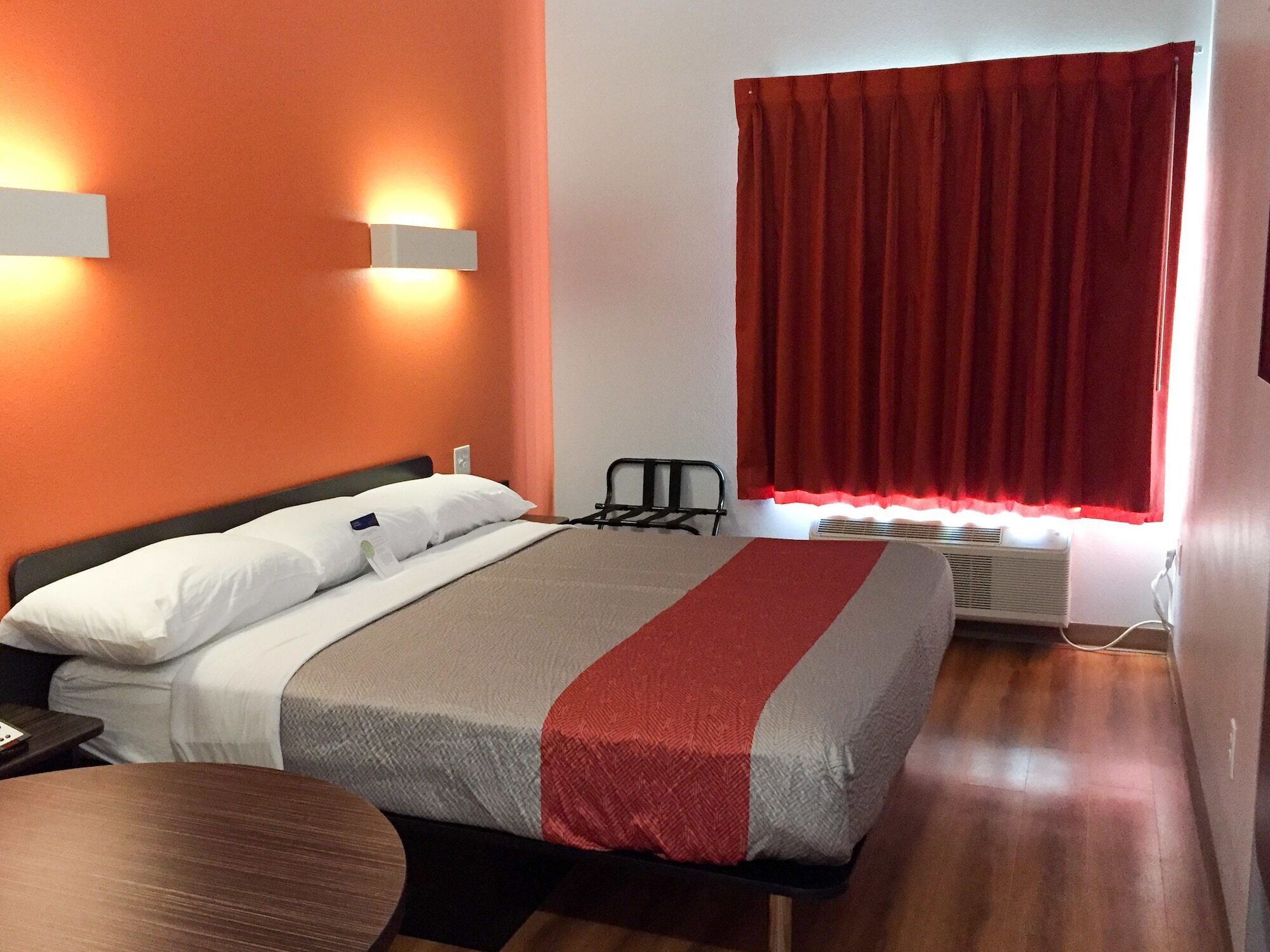 Desk, free WiFi, bed sheets