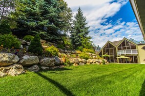 Property grounds - Skiers Lodge (Park City)