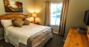 Room, 2 Bedrooms | 1 bedroom, iron/ironing board, free WiFi, bed sheets - Skiers Lodge (Park City)
