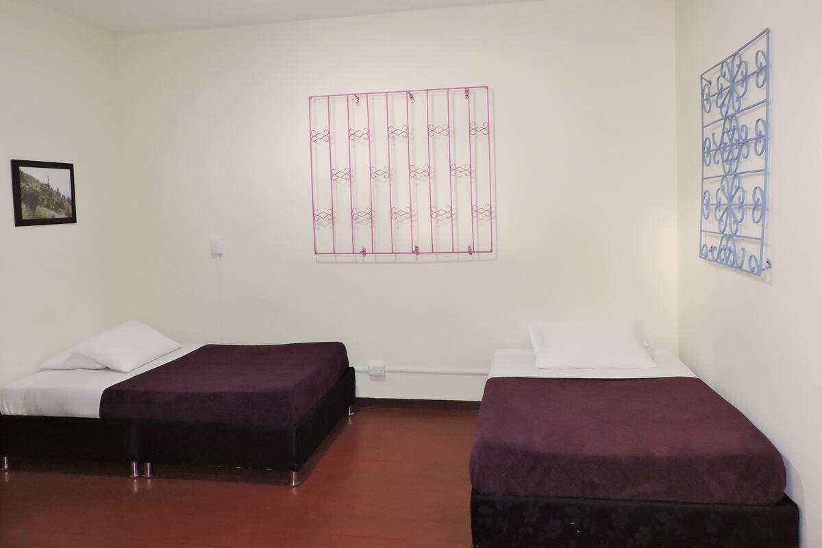 Twin Room, Private Bathroom | Blackout drapes, WiFi (free)