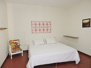 Double Room, Private Bathroom | Blackout drapes, free WiFi - Golden Frog Mountain Hostel (Manizales)