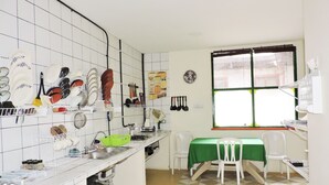 Private kitchen - Golden Frog Mountain Hostel (Manizales)