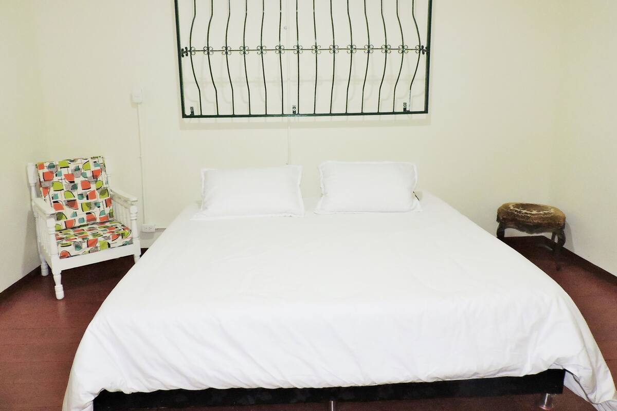 Double Room, Shared Bathroom | Blackout drapes, WiFi (free)