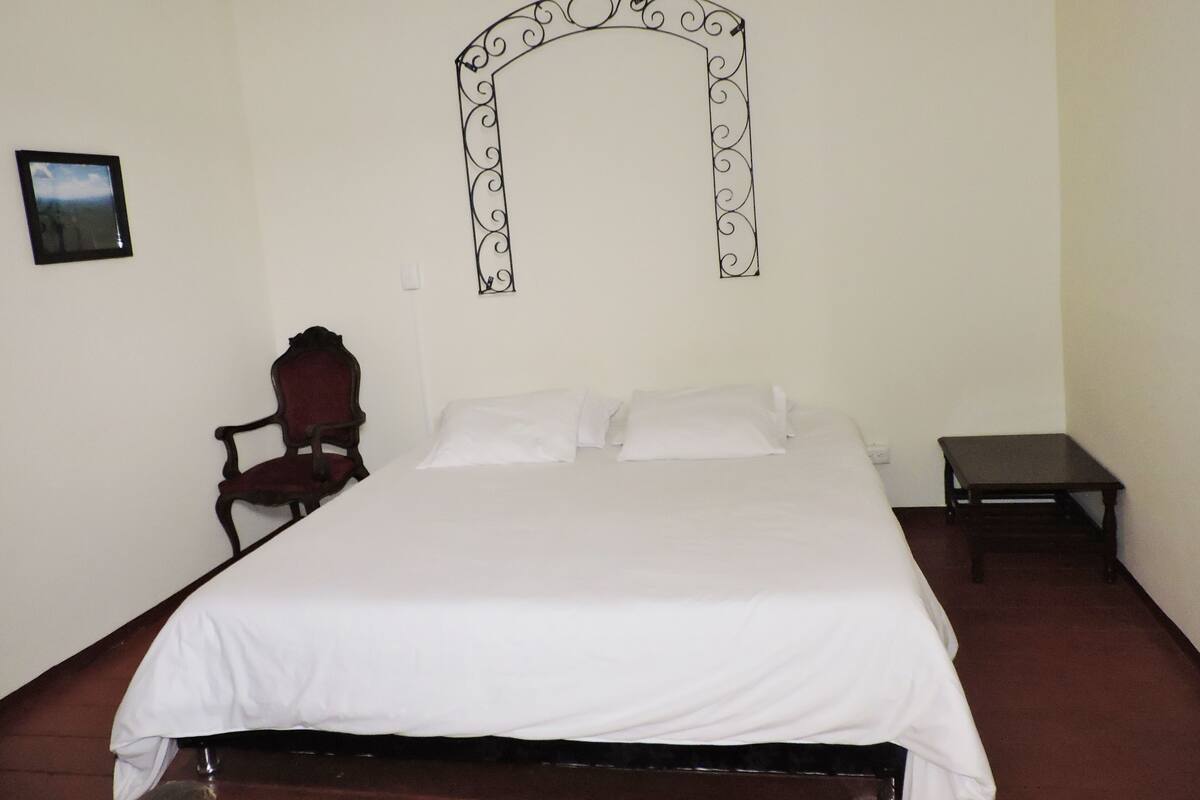 Double Room, Private Bathroom | Blackout drapes, WiFi (free)