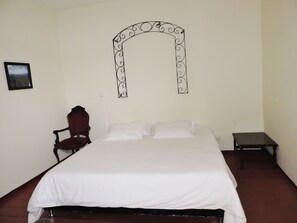 Quarto casal, banheiro privativo | Cortinas blackout, Wi-Fi de cortesia