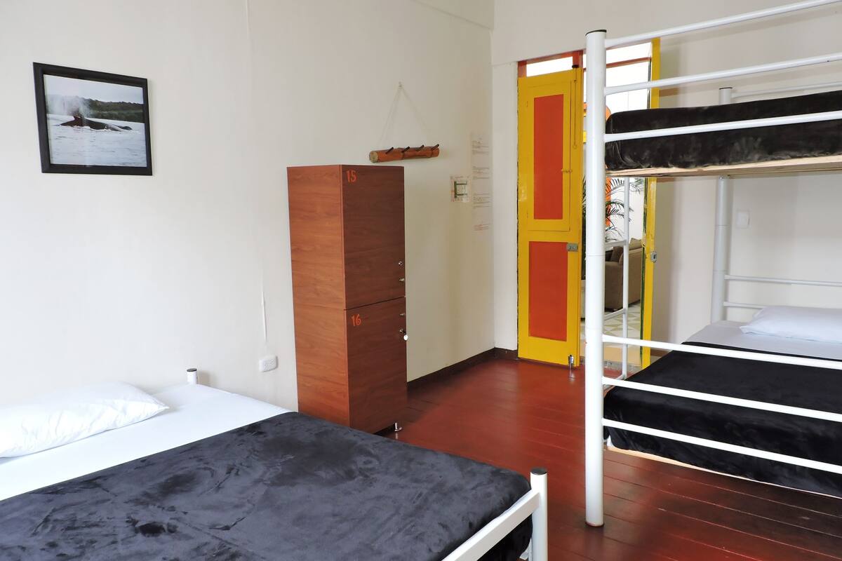 Shared Dormitory, Mixed Dorm, Shared Bathroom | Blackout drapes, WiFi (free)