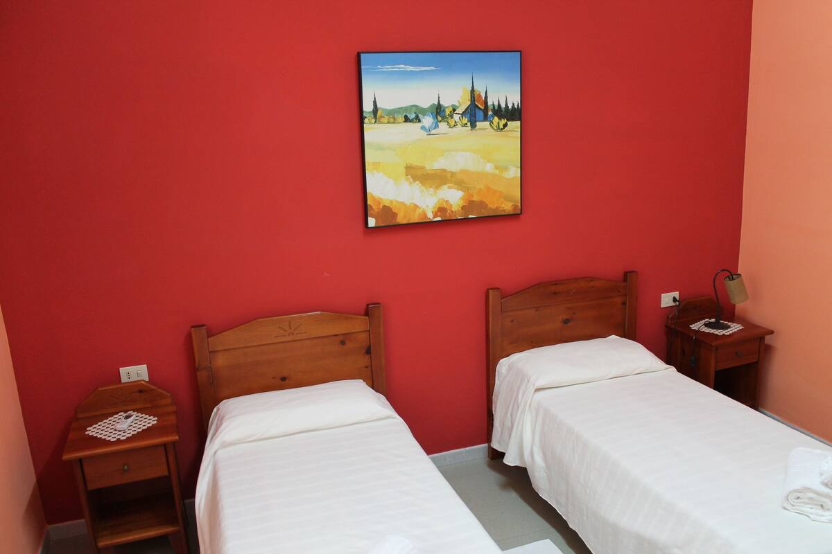 Kamar Keluarga | Meja kerja