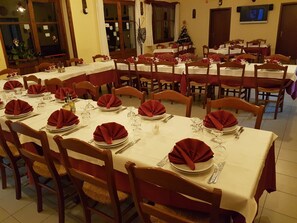 Free daily local cuisine breakfast - Ostello Su Mannau (Fluminimaggiore)
