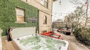 Bồn tắm spa ngoài trời