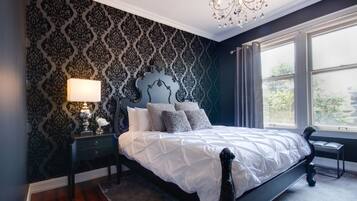 Camera Deluxe, 1 letto queen | Insonorizzazione, ferro/asse da stiro, Wi-Fi gratuito, lenzuola