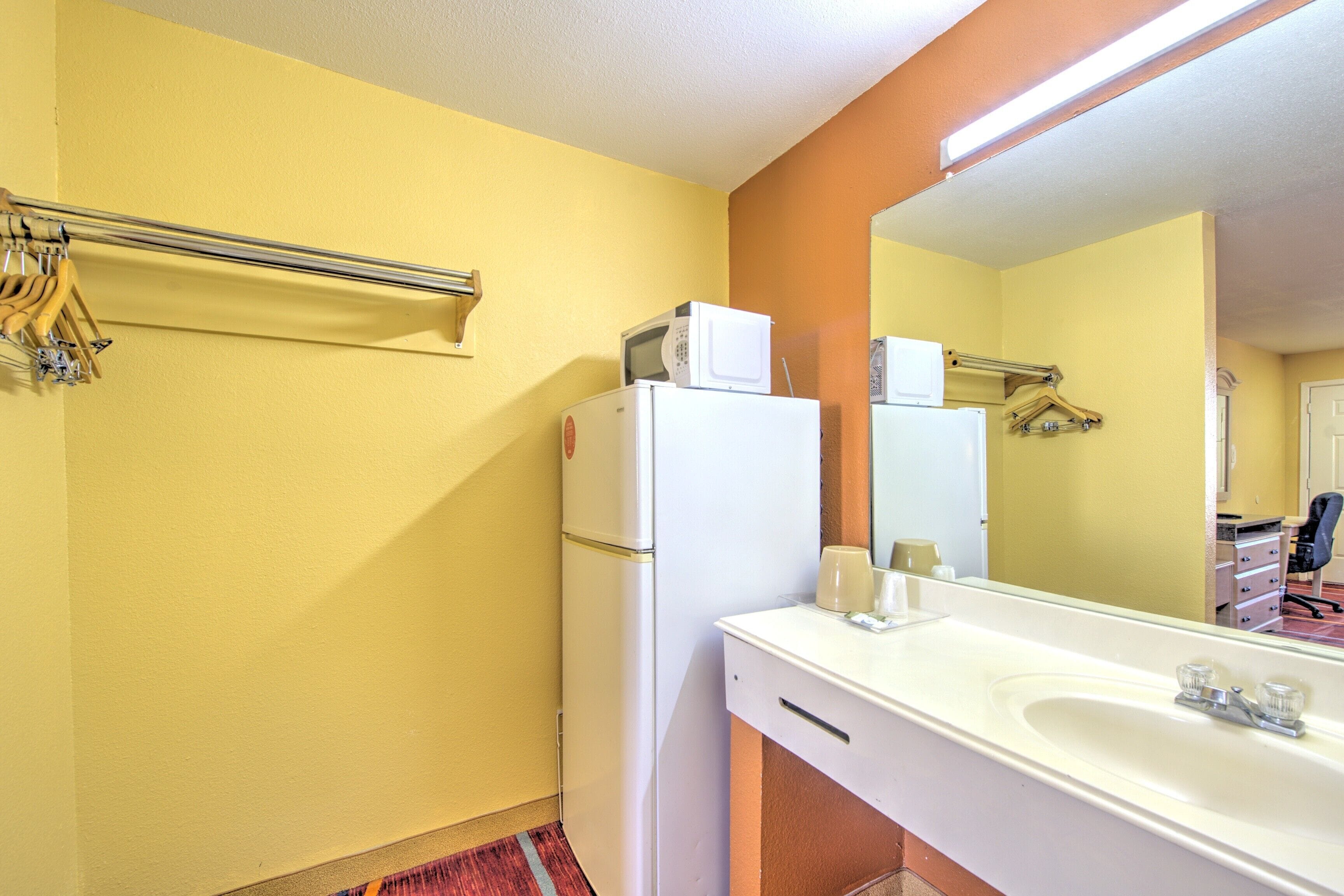 Artículos de higiene personal gratuitos, secador de pelo y toallas