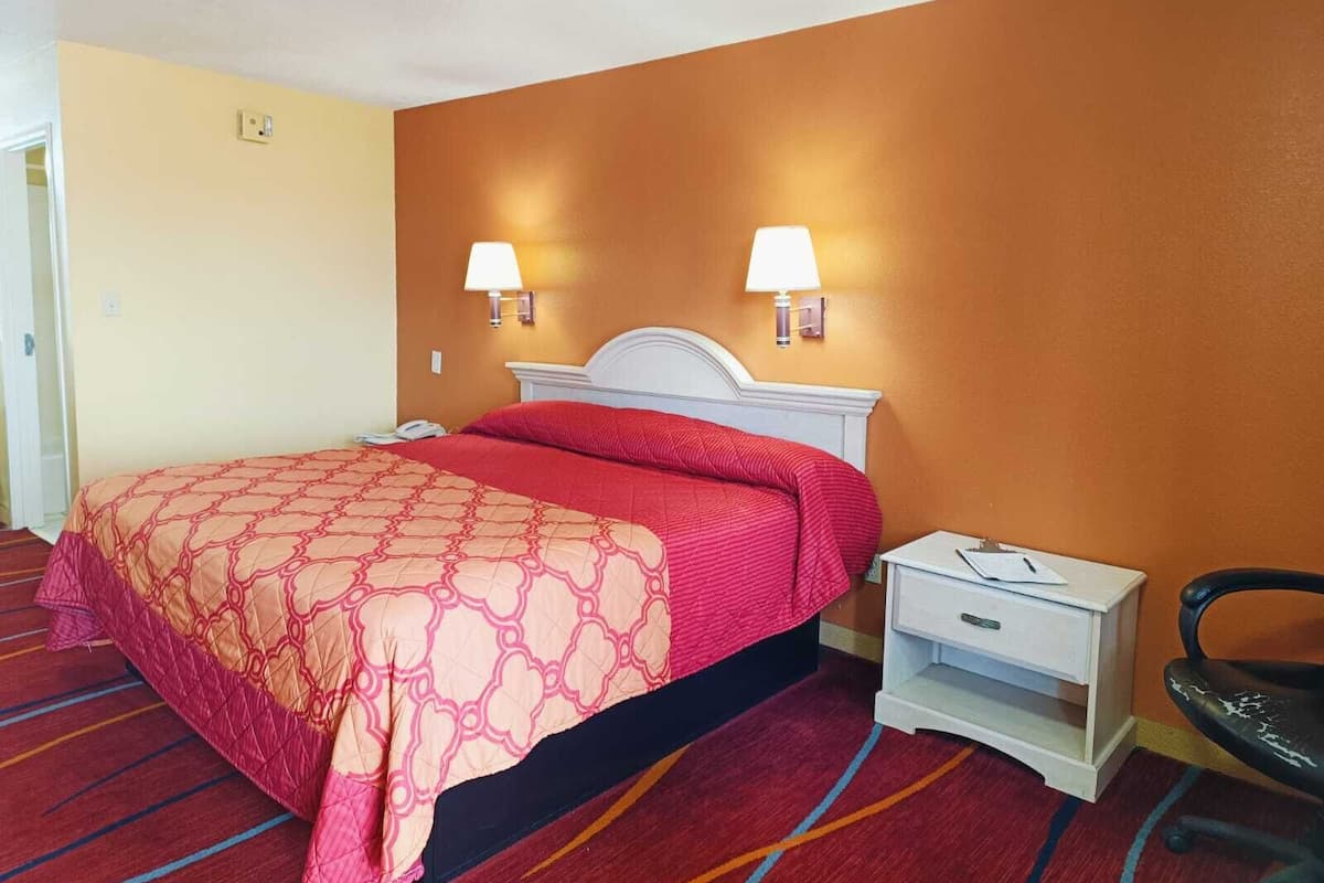 Desk, free WiFi, bed sheets