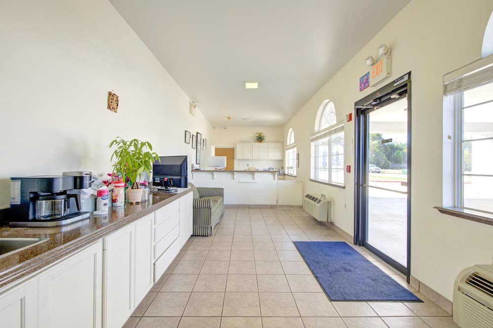 Heights Inn by Townhouse Harker Heights/Killeen