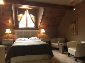 Family Suite, 2 Bedrooms | Individually decorated, individually furnished, desk, iron/ironing board