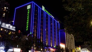 Exterior - Holiday Inn Express Chifeng Hongshan by IHG (Chifeng)