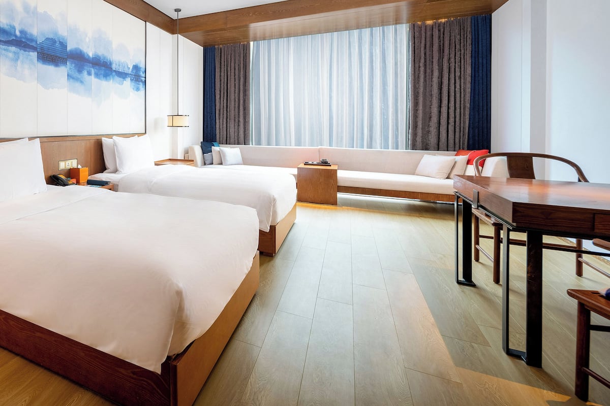 ห้องสแตนดาร์ด, เตียงใหญ่ 2 เตียง | ผ้านวมขนเป็ด, มินิบาร์, ตู้นิรภัยในห้องพัก, โต๊ะทำงาน