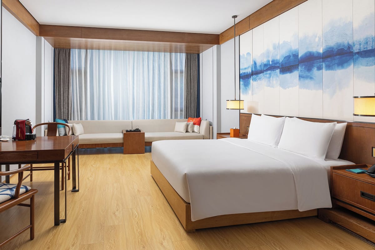 1 bedroom, down duvets, minibar, in-room safe
