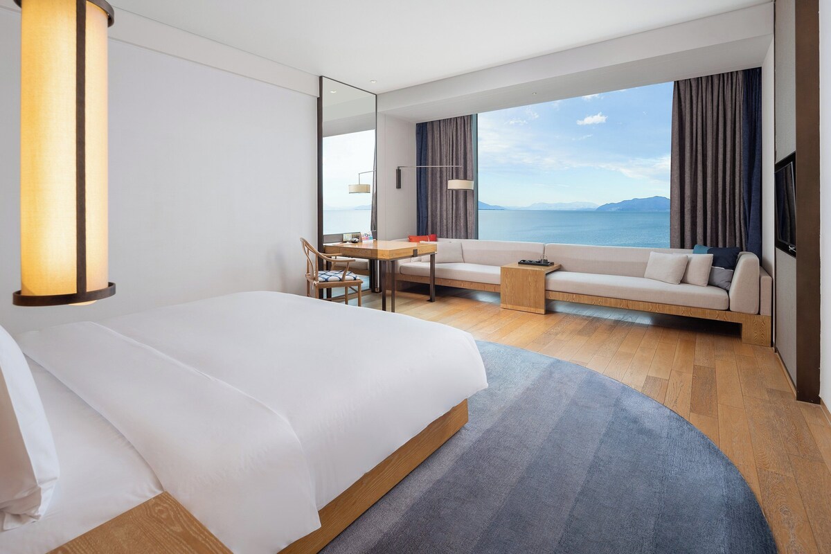 Standardzimmer, 1 King-Bett (180 Degree Erhai View High Floor)