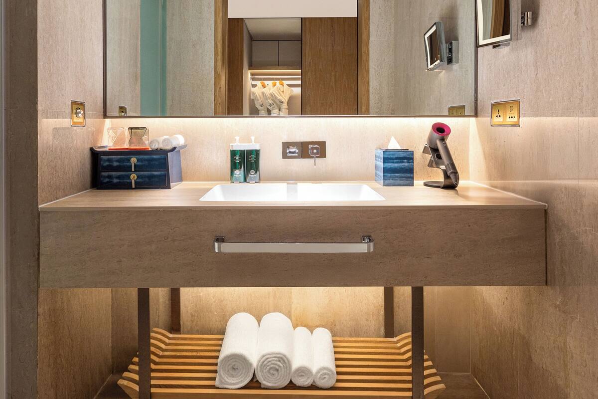 ห  ้องสแตนดาร์ด, เตียงใหญ่ 2 เตียง (180 Degree Erhai View) | ผ้านวมขนเป็ด, มินิบาร์, ตู้นิรภัยในห้องพัก, โต๊ะทำงาน
