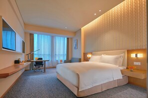 In-room safe, desk, blackout drapes, soundproofing - Holiday Inn Express Nantong Textile City by IHG (Nantong)