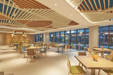 Restaurant. Holiday Inn Express Nantong Textile City by IHG