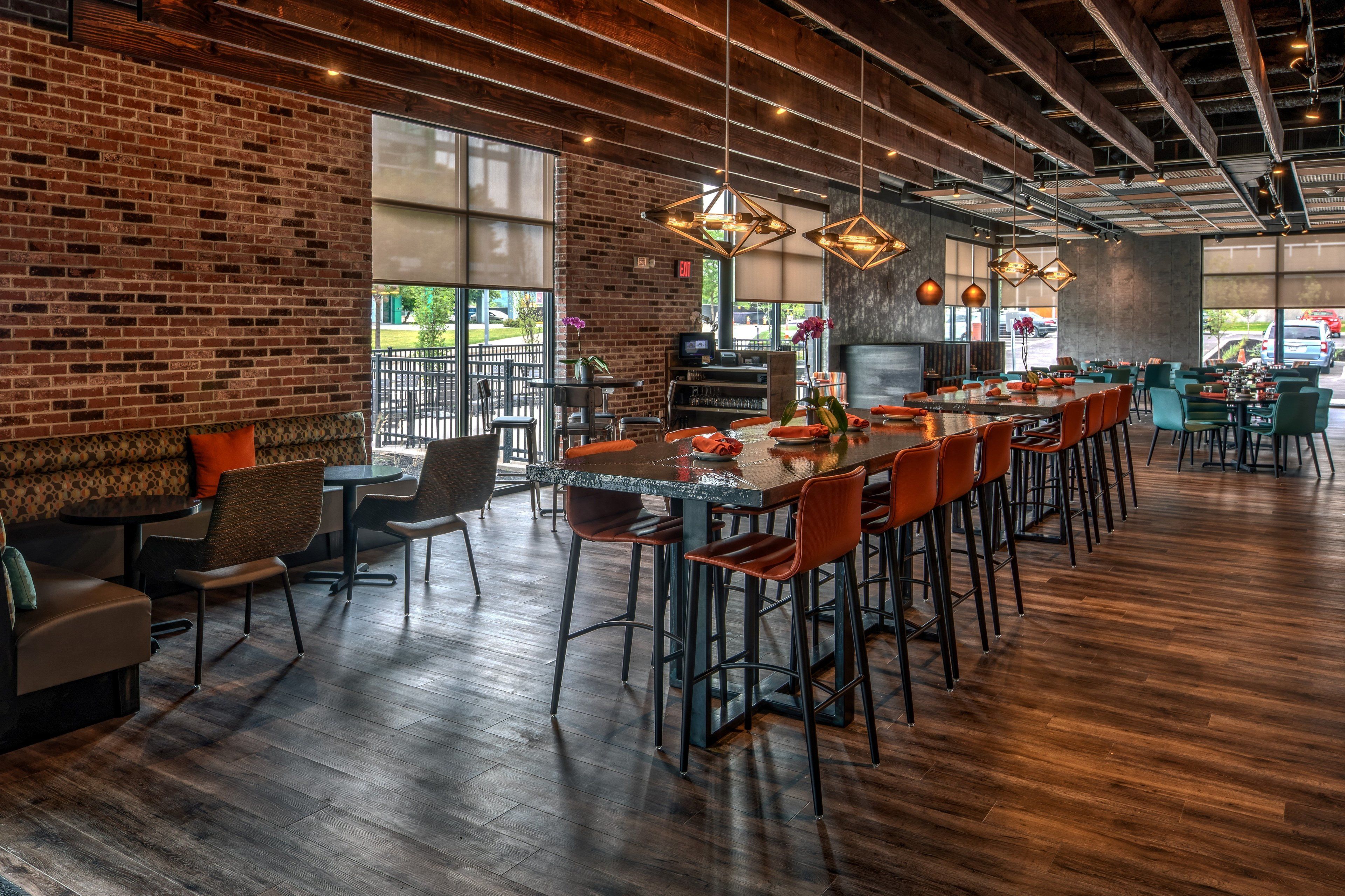 Breakfast and dinner served