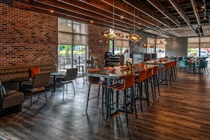 Breakfast and dinner served - Hotel Indigo Pittsburgh University-Oakland by IHG (Pittsburgh)