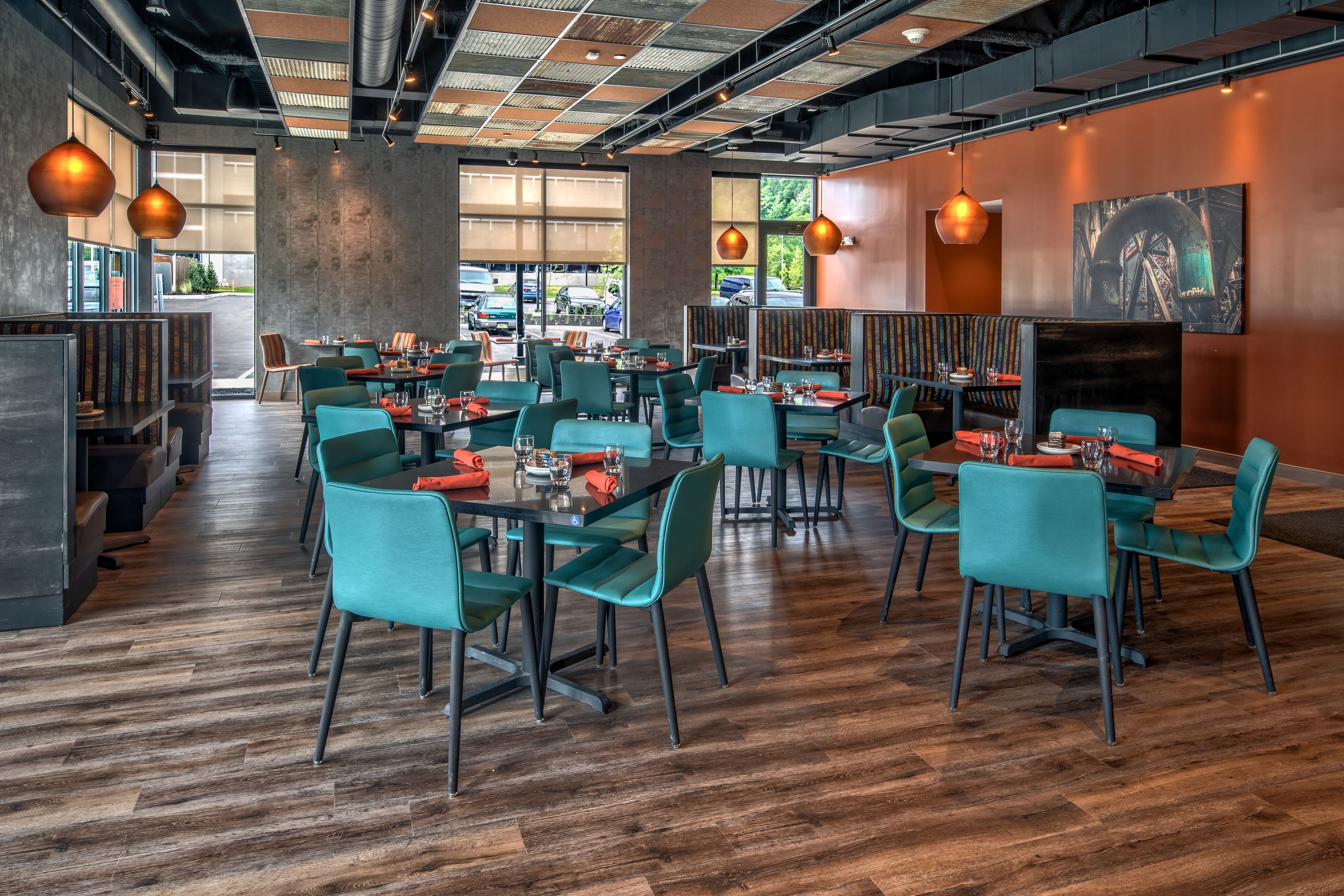 Breakfast and dinner served