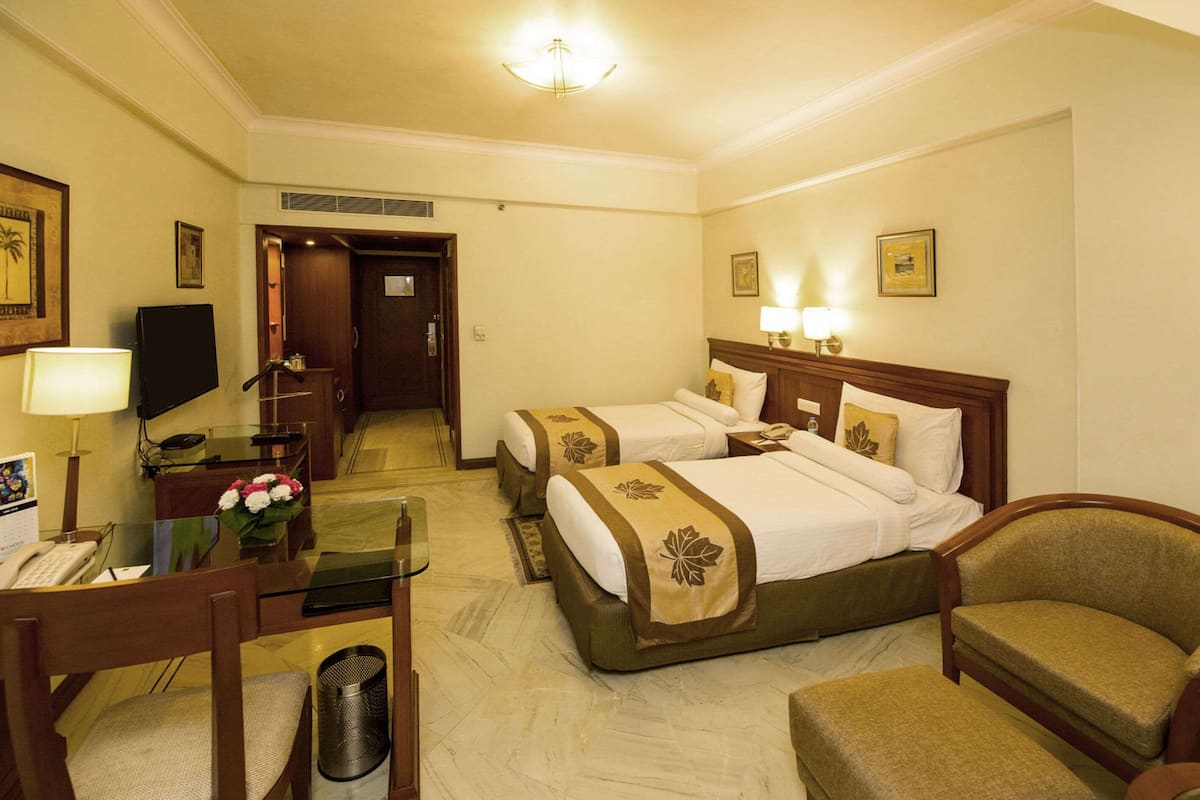 Quarto standard, 1 cama de casal, para não fumantes, vista para a cidade | Roupas de cama premium, escrivaninha, quartos à prova de som