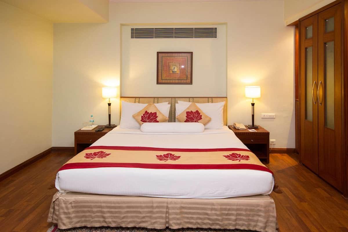 Quarto club | Roupas de cama premium, escrivaninha, quartos à prova de som