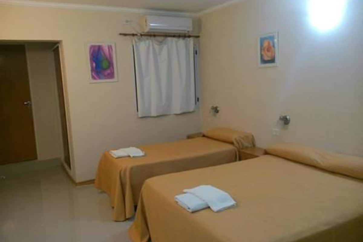 In-room safe, desk, bed sheets