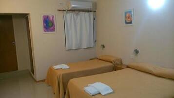 In-room safe, desk, bed sheets