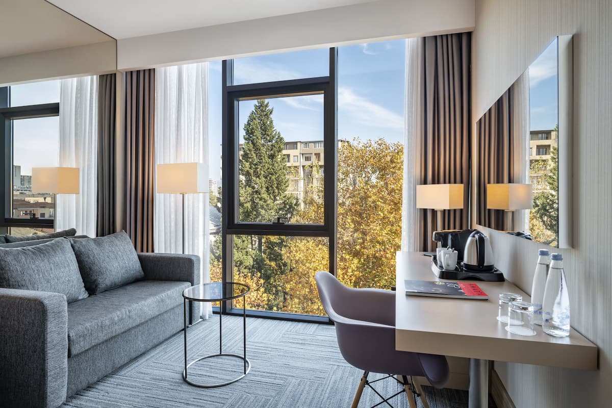 in-room safe, desk, laptop workspace, blackout curtains