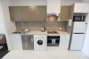 Full-size fridge, microwave, oven, stovetop