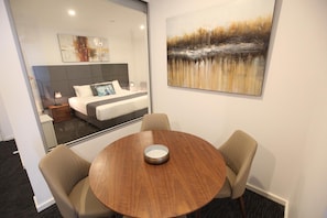 Premium bedding, desk, iron/ironing board, cots/infant beds - The Palms Apartments (Kent Town)